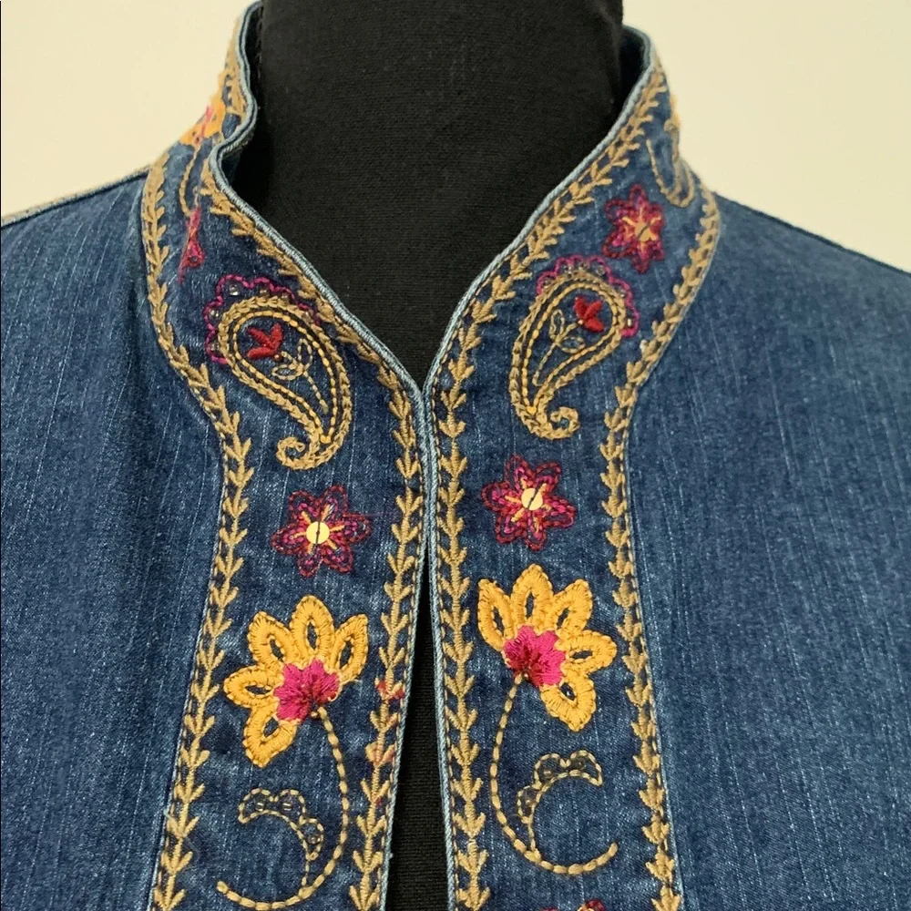 Alfred Dunner Vintage Denim Floral/Paisley Embroidery Denim Size 12